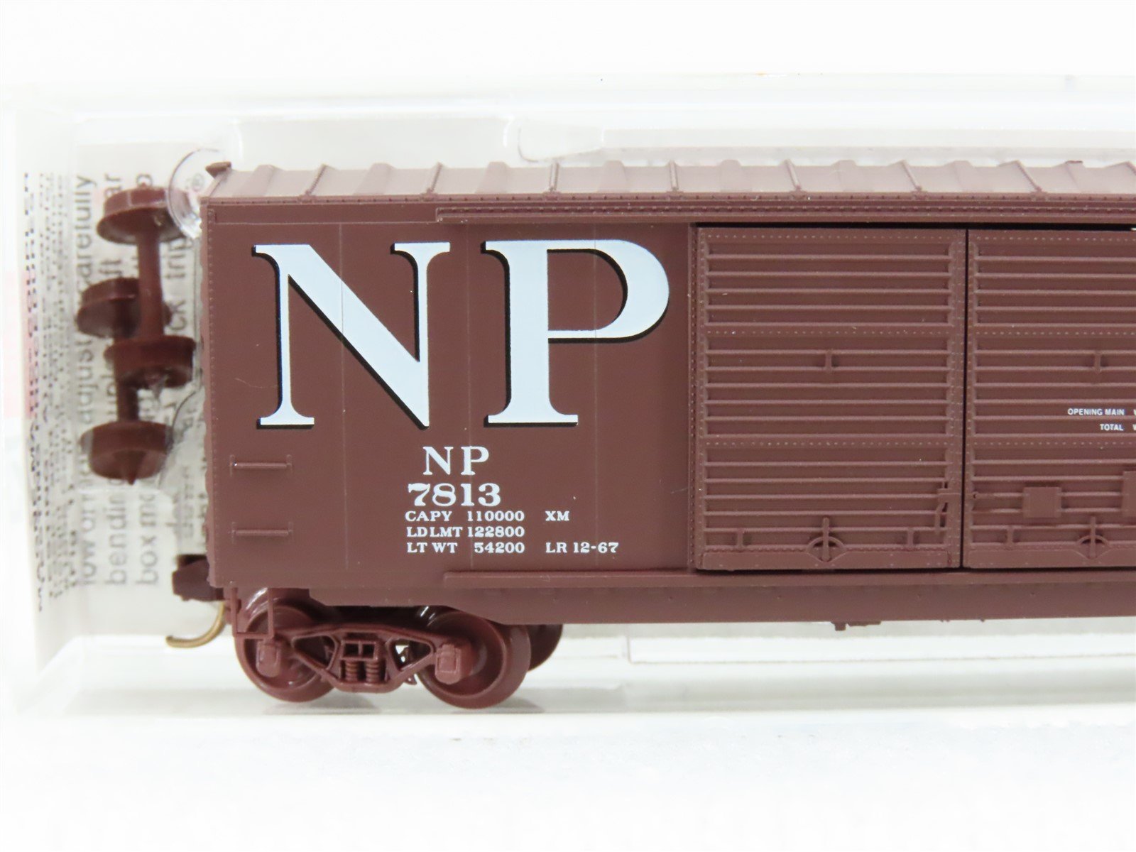 N Scale Micro-Trains MTL 37050 NP Northern Pacific 50' Standard Boxcar #7813