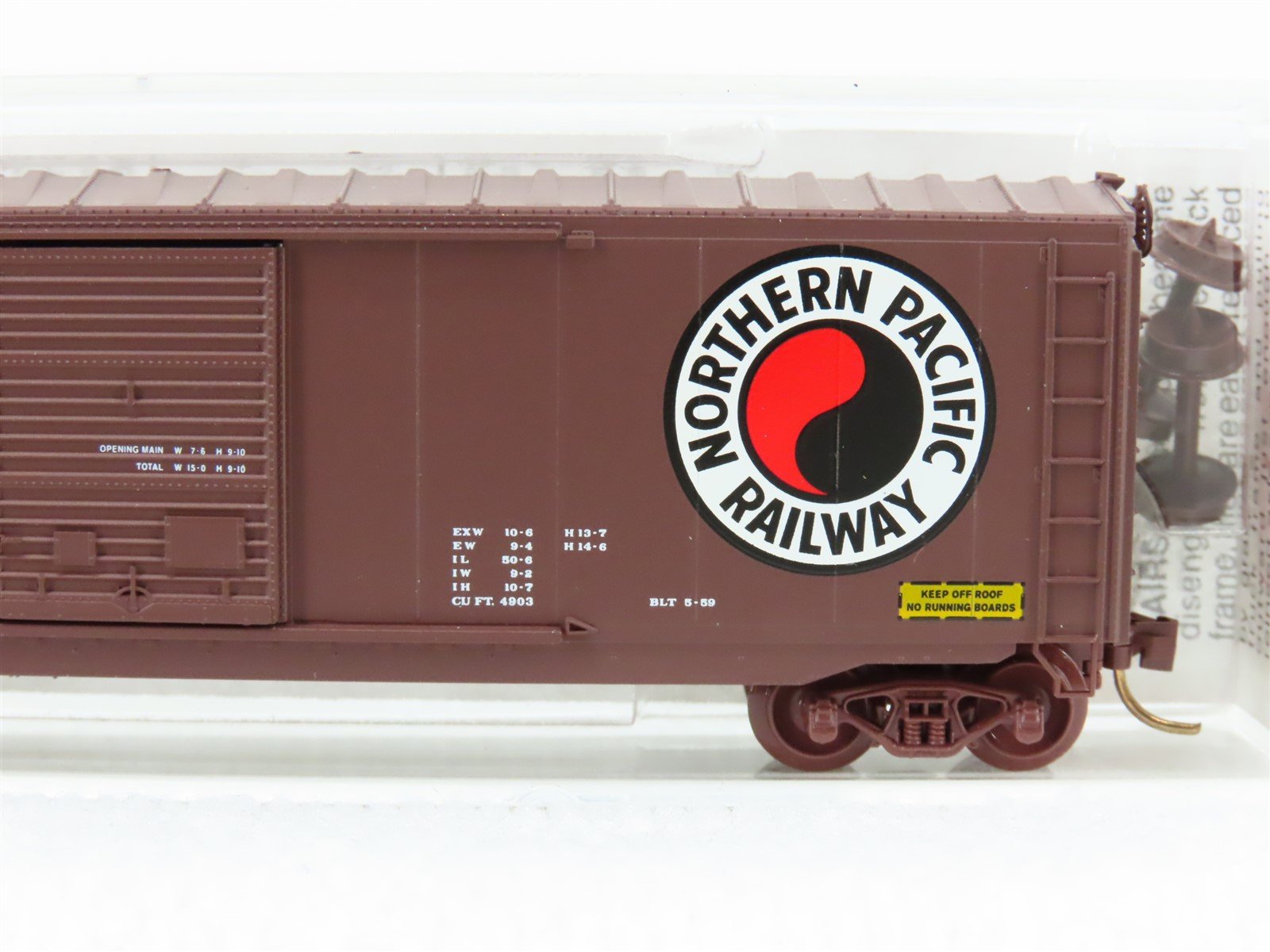 N Scale Micro-Trains MTL 37050 NP Northern Pacific 50' Standard Boxcar #7813