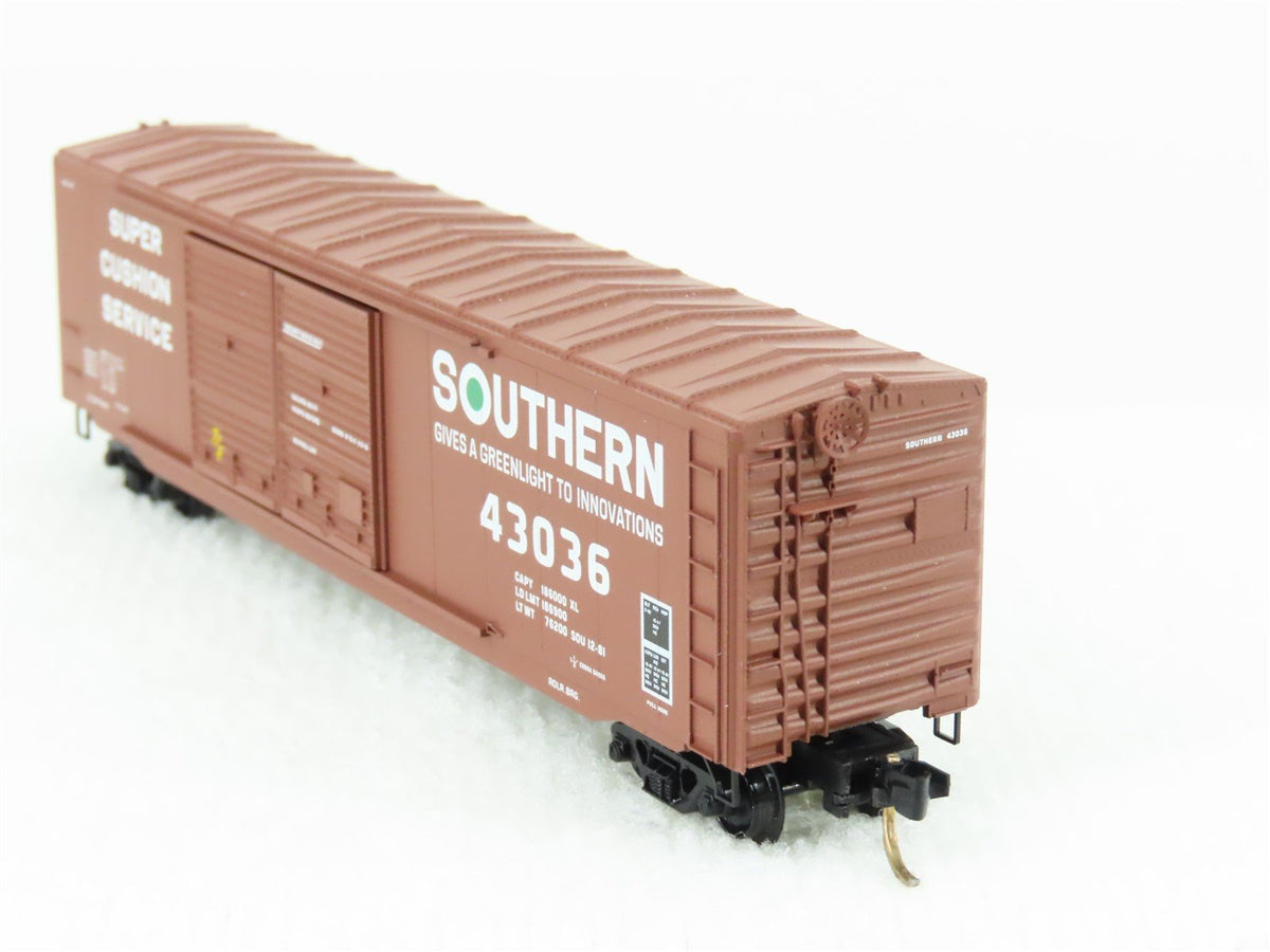 N Scale Micro-Trains MTL 37030 Southern &quot;Green Light&quot; 50&#39; Standard Boxcar #43036