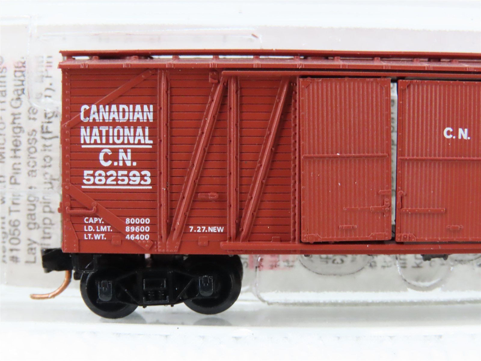 N Scale Micro-Trains MTL 40010 CN Canadian National 40' Braced Boxcar #582593