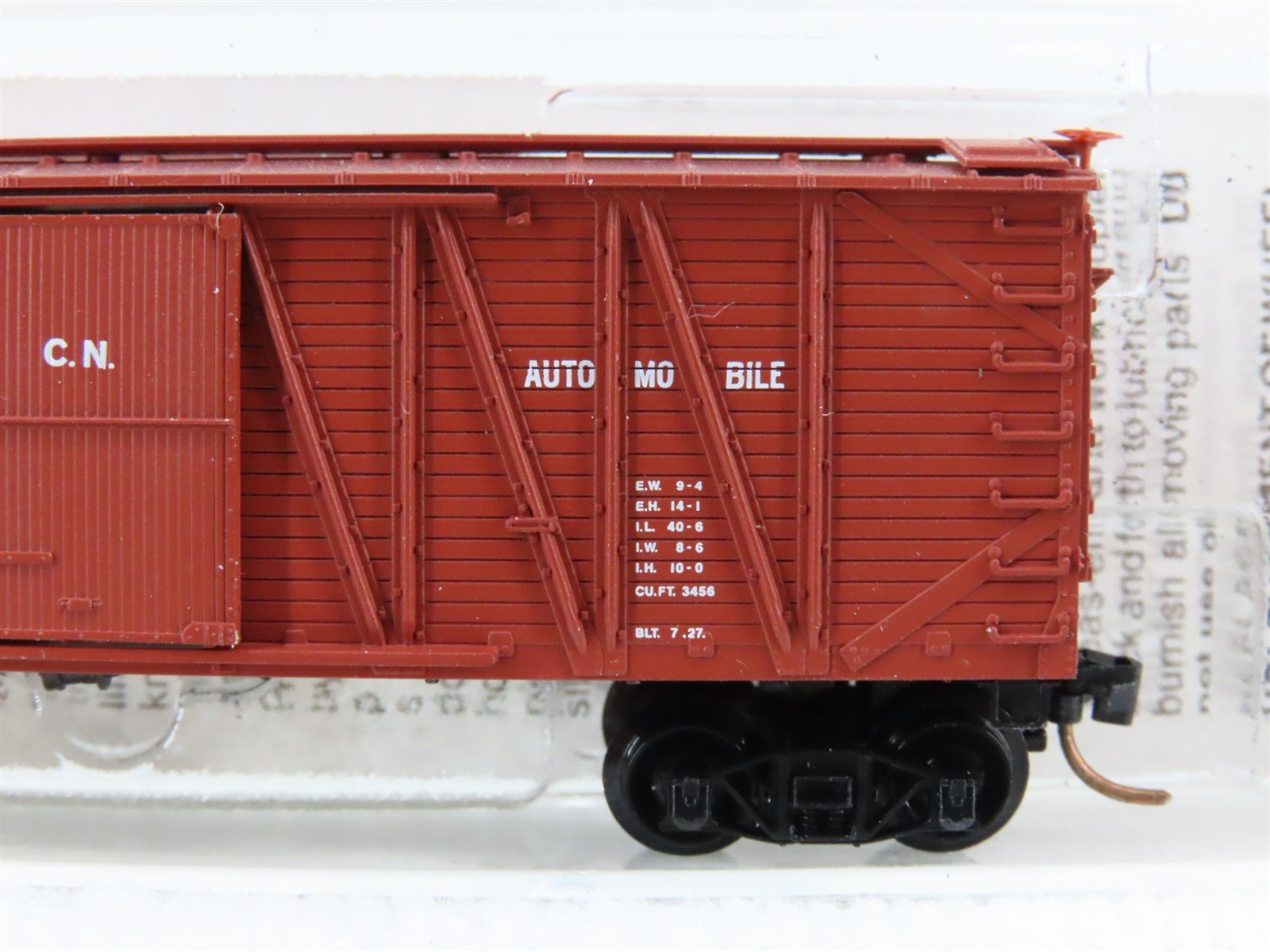 N Scale Micro-Trains MTL 40010 CN Canadian National 40' Braced Boxcar #582593
