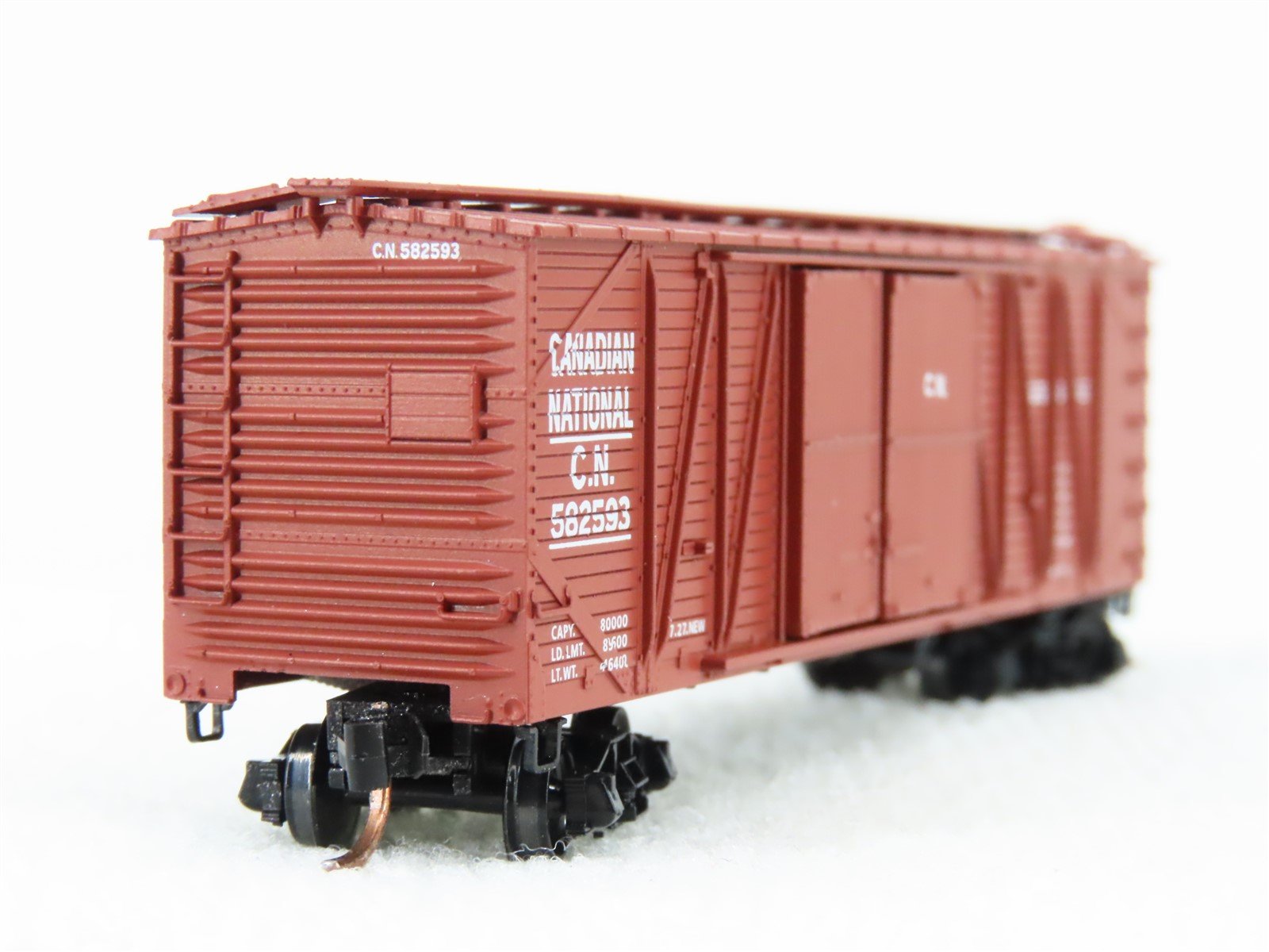 N Scale Micro-Trains MTL 40010 CN Canadian National 40' Braced Boxcar #582593