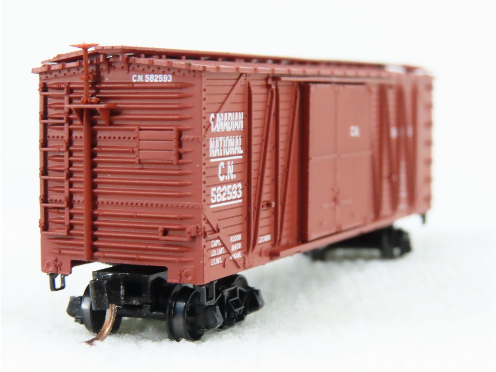 N Scale Micro-Trains MTL 40010 CN Canadian National 40' Braced Boxcar #582593