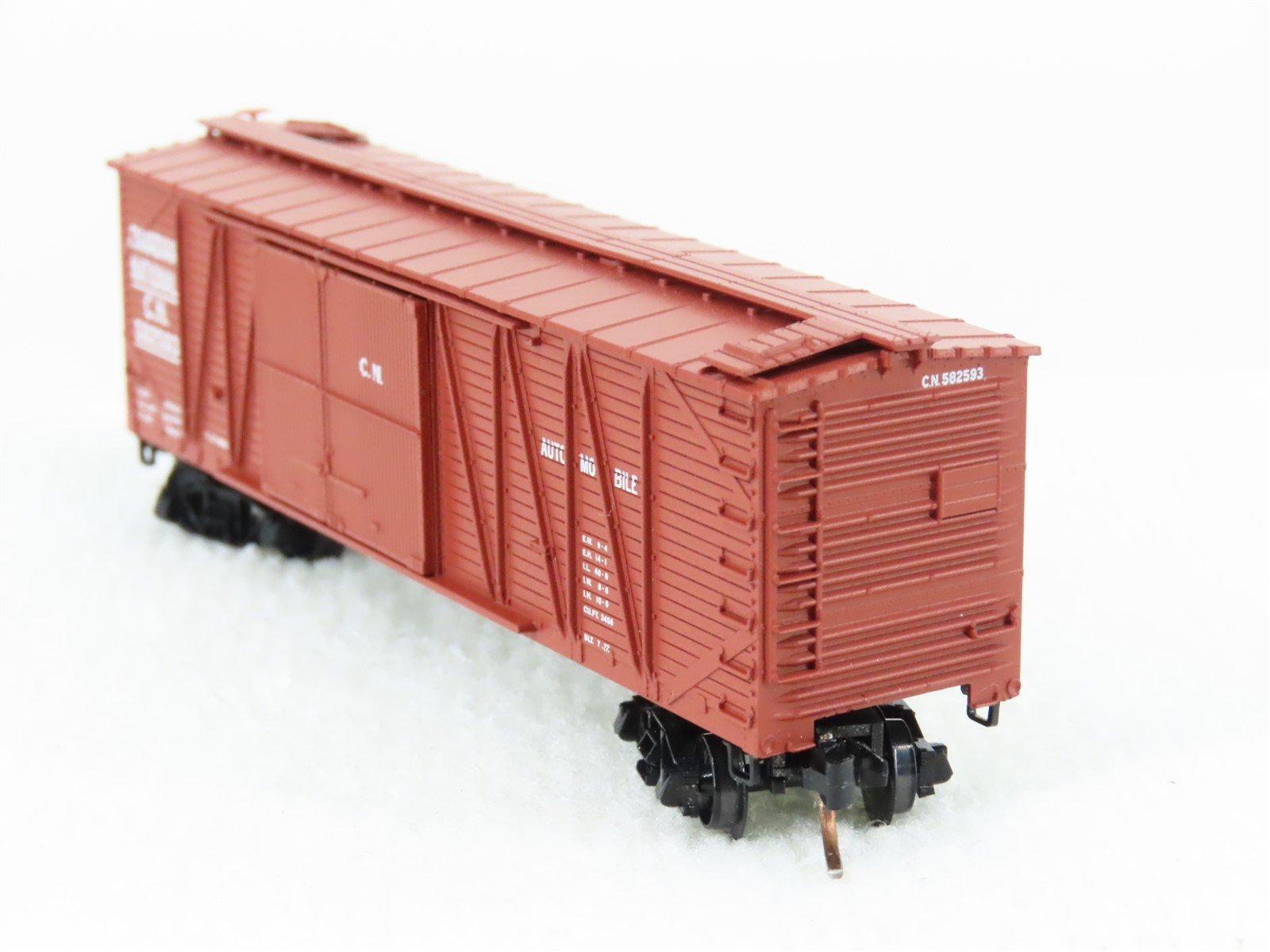 N Scale Micro-Trains MTL 40010 CN Canadian National 40' Braced Boxcar #582593