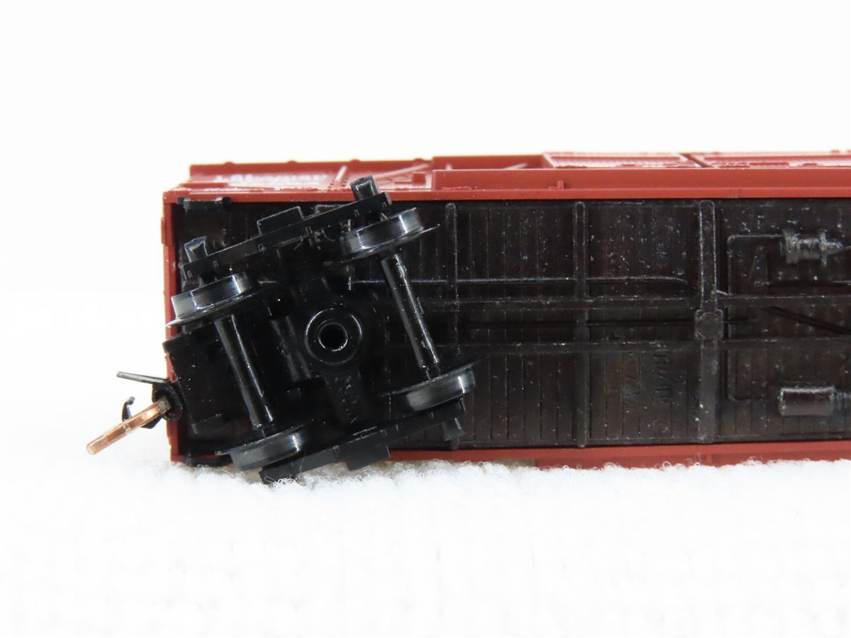 N Scale Micro-Trains MTL 40010 CN Canadian National 40&#39; Braced Boxcar #582593
