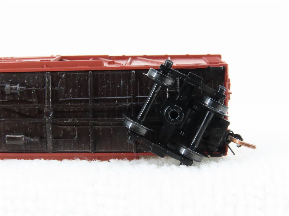 N Scale Micro-Trains MTL 40010 CN Canadian National 40&#39; Braced Boxcar #582593