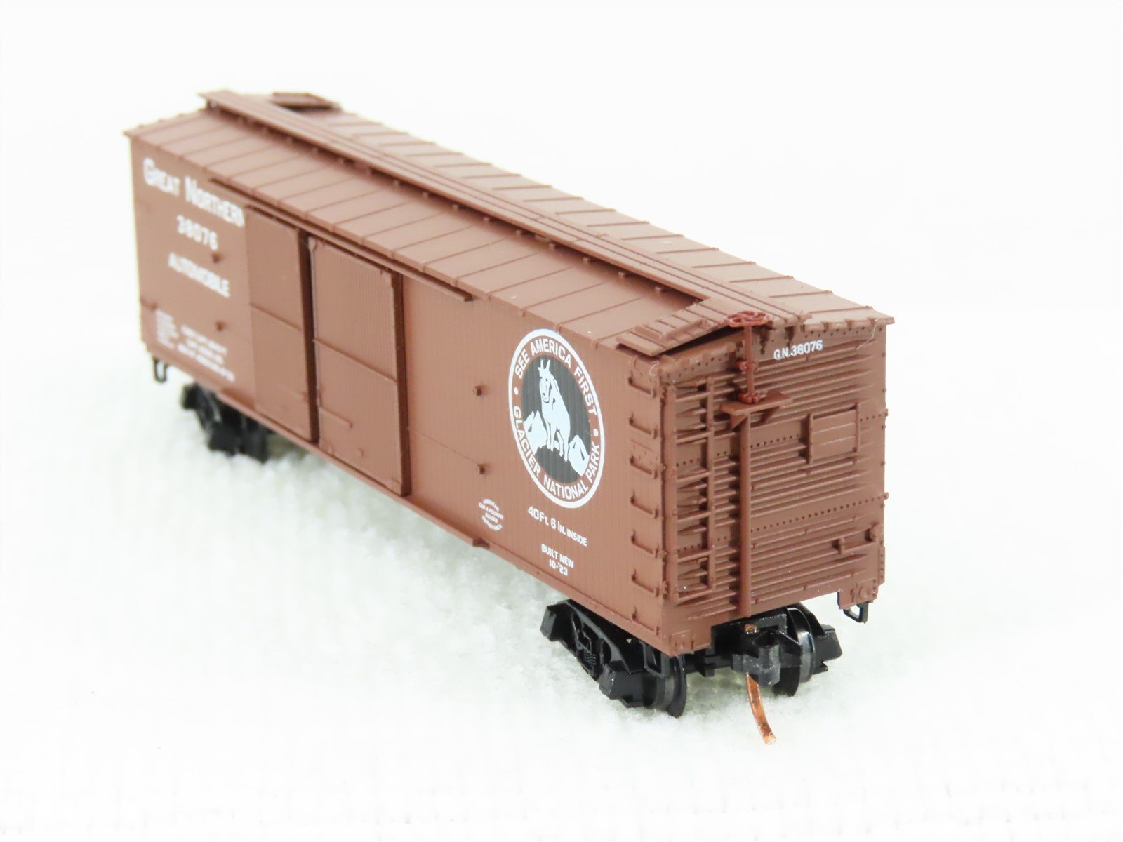 N Scale Micro-Trains MTL 41030 GN Glacier National Park 40' Wood Boxcar #38076