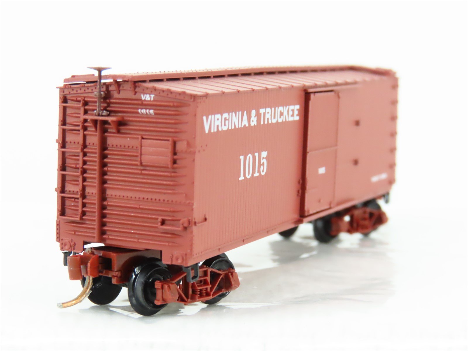 N Scale Micro-Trains MTL 39180 V&T Virginia & Truckee 40' Wood Boxcar #1015