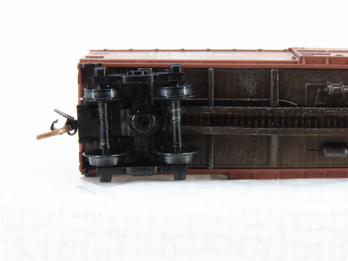N Scale Micro-Trains MTL 39160 CNW Chicago &amp; Northwestern 40&#39; Boxcar #142200