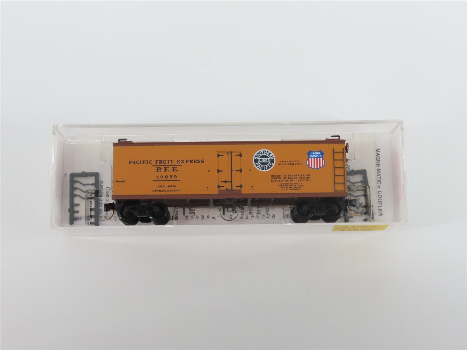 N Scale Micro-Trains MTL 47060 SP UP PFE Pacific Fruit Express 40' Reefer #19859