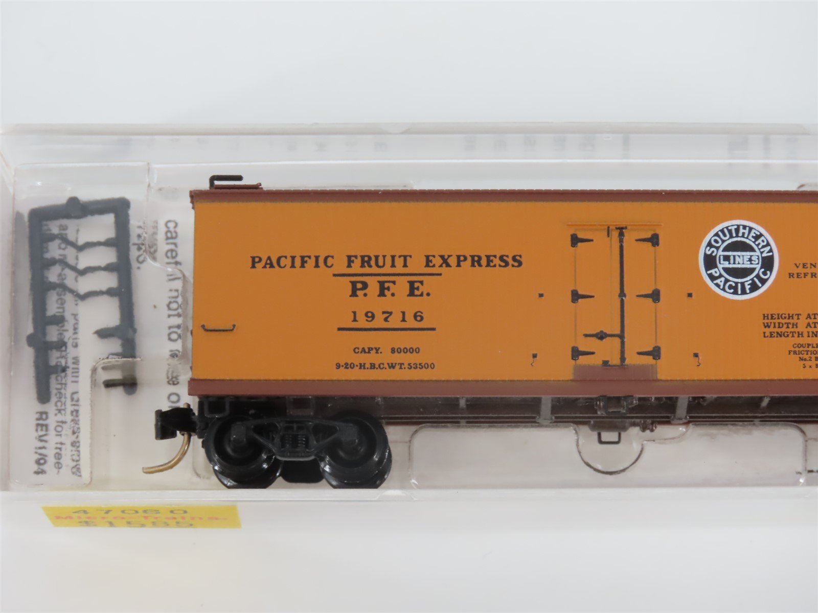 N Scale Micro-Trains MTL 47060 SP UP PFE Pacific Fruit Express 40' Reefer #19716