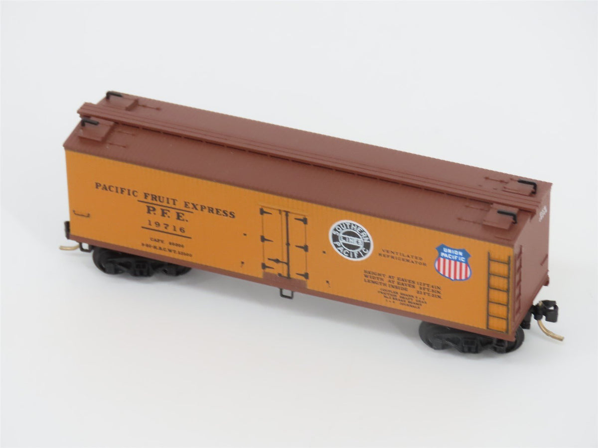 N Scale Micro-Trains MTL 47060 SP UP PFE Pacific Fruit Express 40&#39; Reefer #19716
