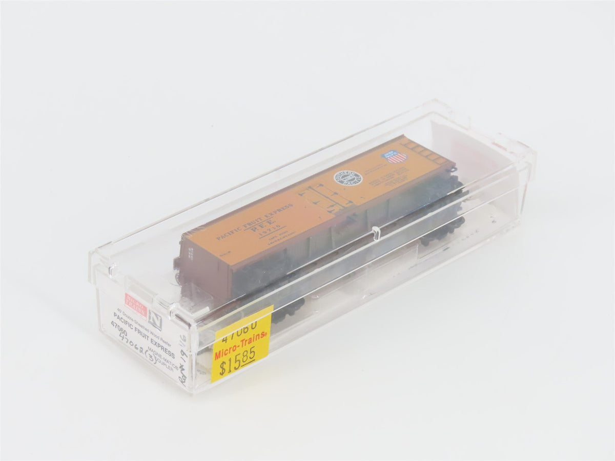 N Scale Micro-Trains MTL 47060 SP UP PFE Pacific Fruit Express 40&#39; Reefer #19716