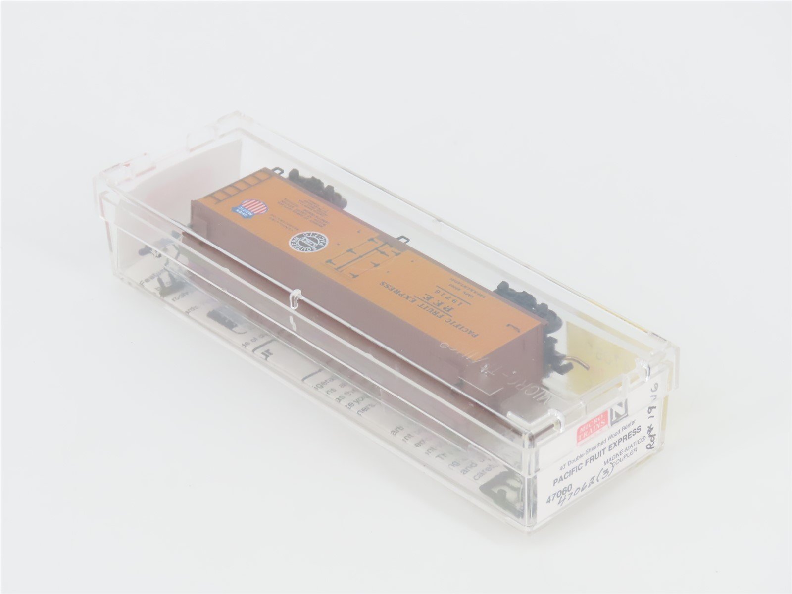 N Scale Micro-Trains MTL 47060 SP UP PFE Pacific Fruit Express 40' Reefer #19716