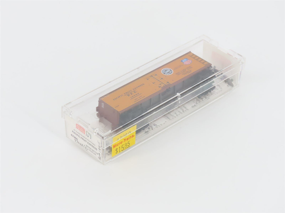 N Scale Micro-Trains MTL 47060 PFE Pacific Fruit Express 40&#39; Reefer #18985
