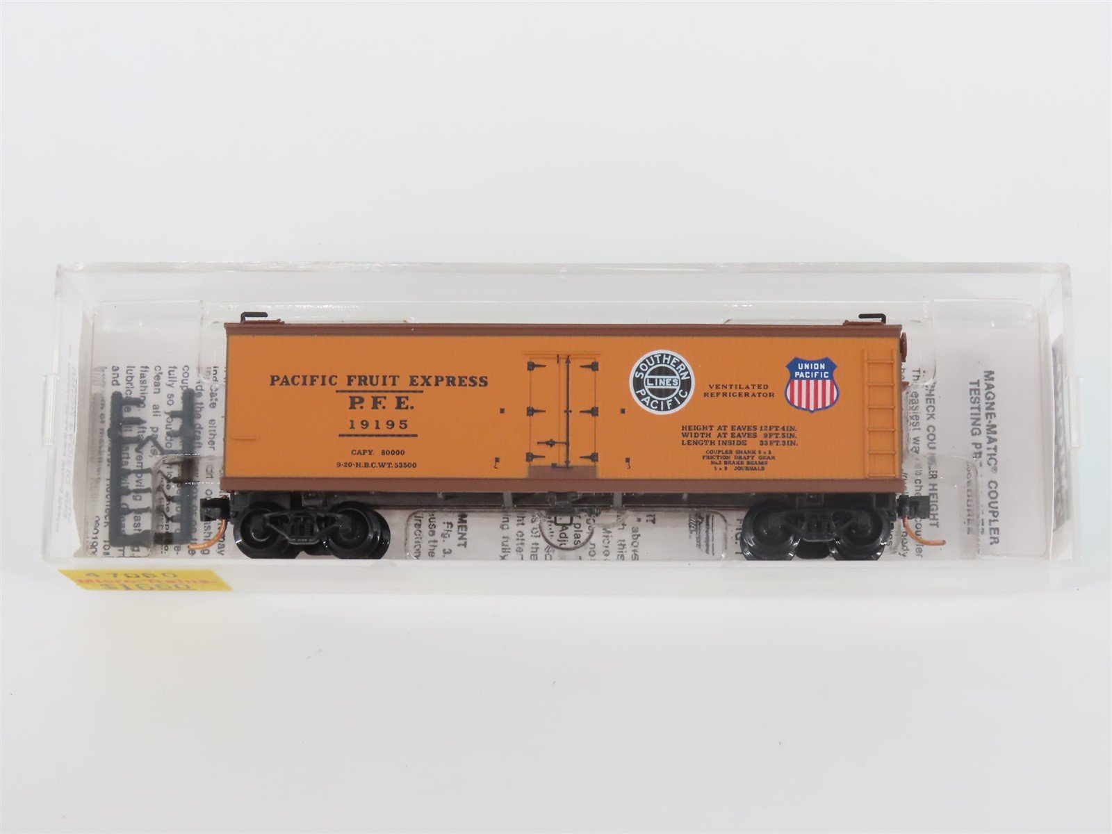 N Scale Micro-Trains MTL 47060 SP UP PFE Pacific Fruit Express 40' Reefer #19195