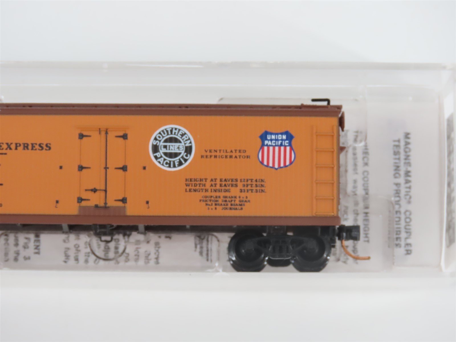 N Scale Micro-Trains MTL 47060 SP UP PFE Pacific Fruit Express 40' Reefer #19195