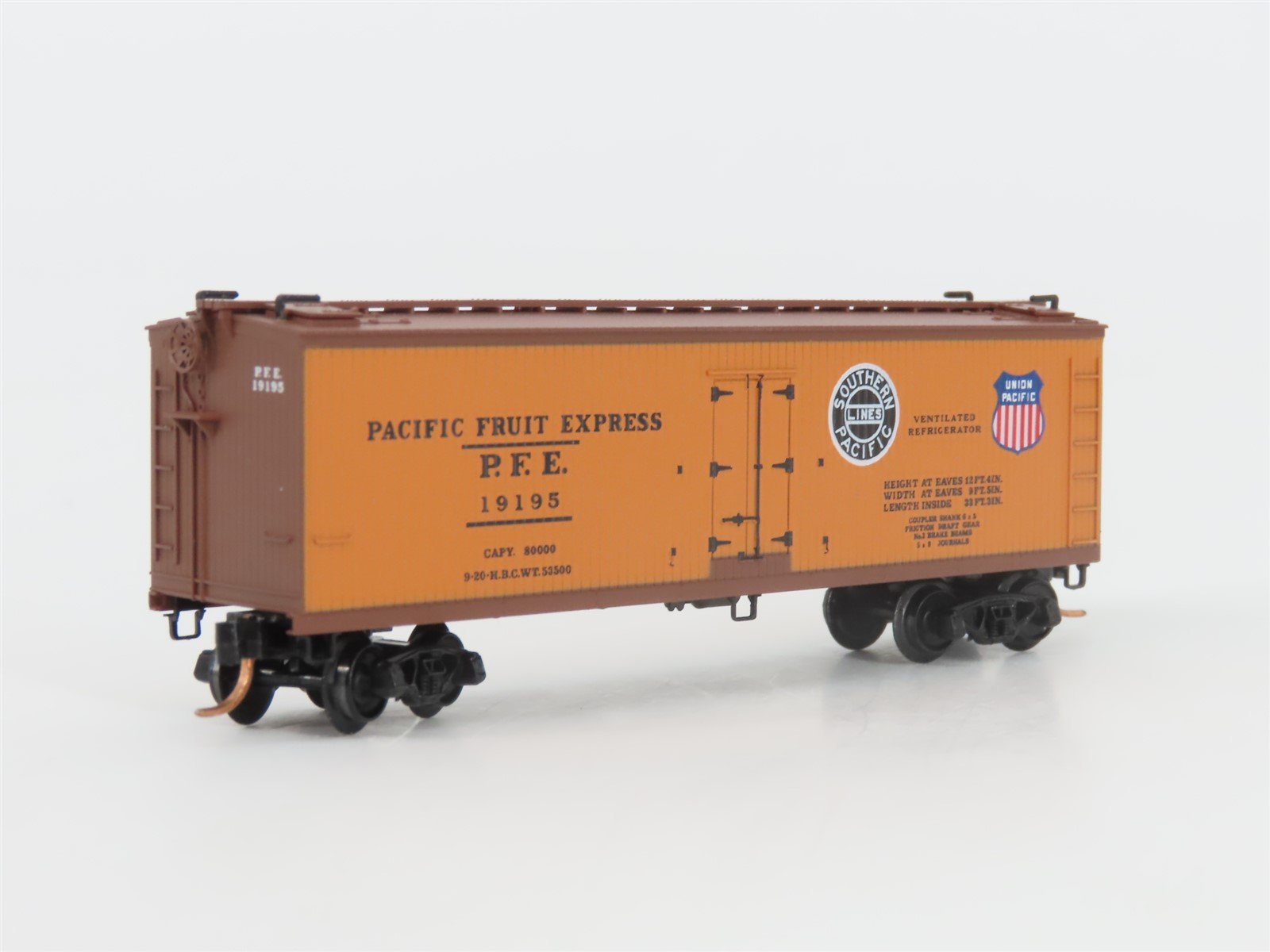 N Scale Micro-Trains MTL 47060 SP UP PFE Pacific Fruit Express 40' Reefer #19195