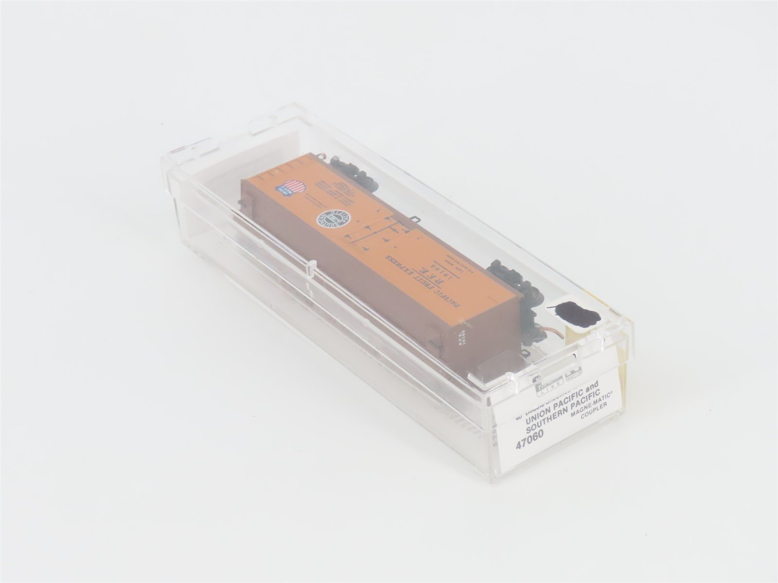 N Scale Micro-Trains MTL 47060 SP UP PFE Pacific Fruit Express 40' Reefer #19195