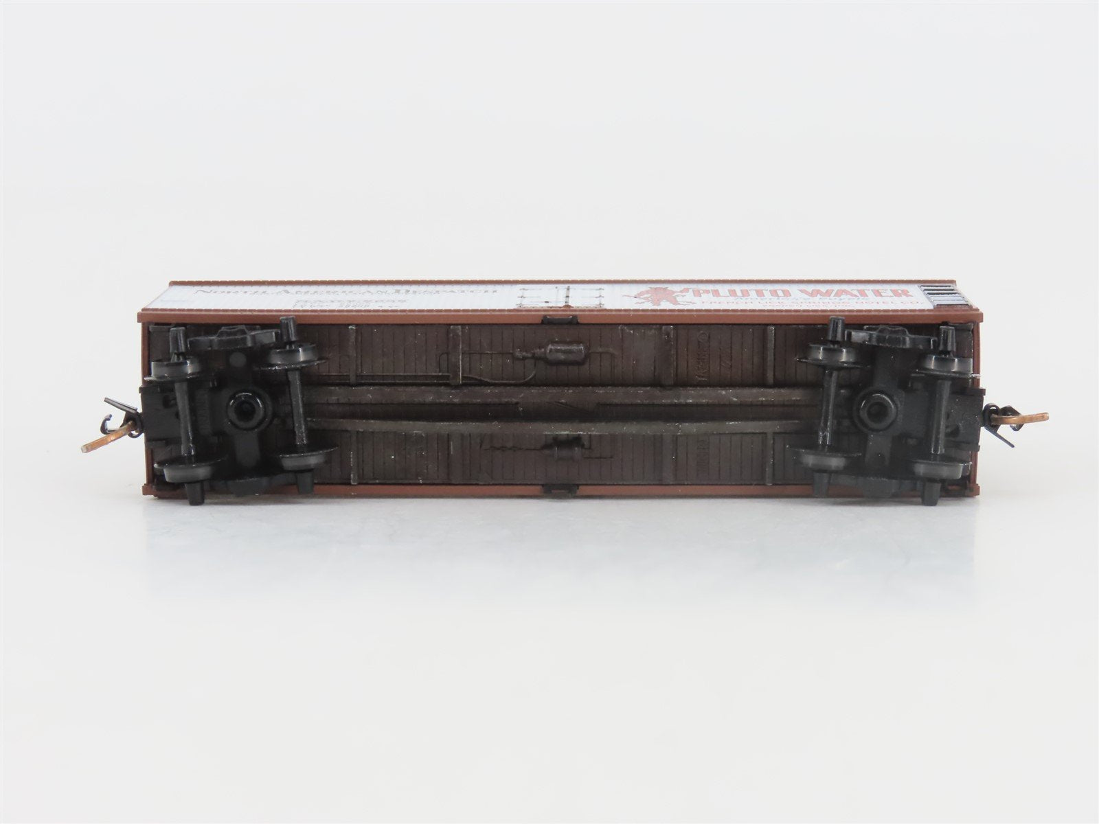 N Scale Micro-Trains MTL 49490 NADX Pluto Water 40' Wood Reefer #2688