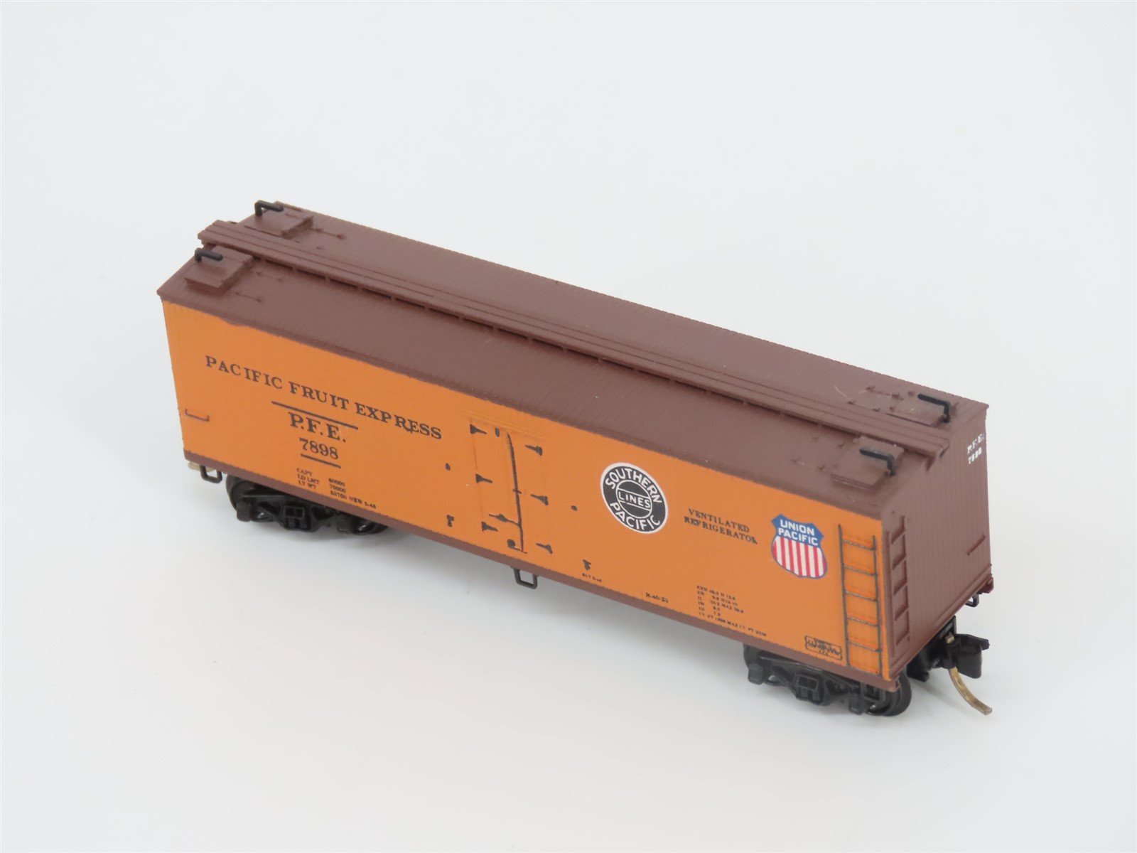 N Micro-Trains MTL Al's Kustom SP UP PFE Pacific Fruit Express Reefer #7898