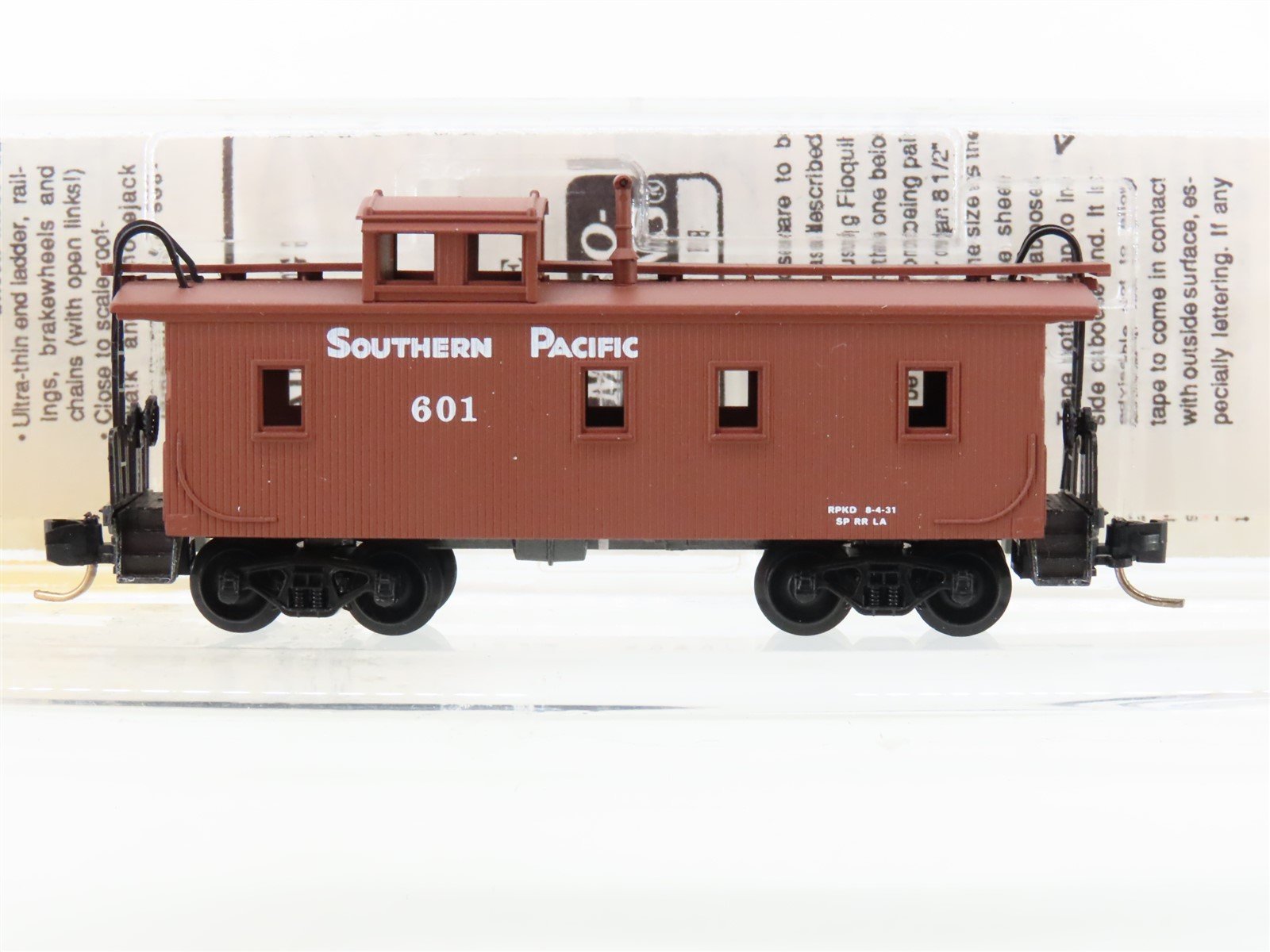 N Micro-Trains MTL 51150 SP Southern Pacific 34' Offset Cupola Wood Caboose #601