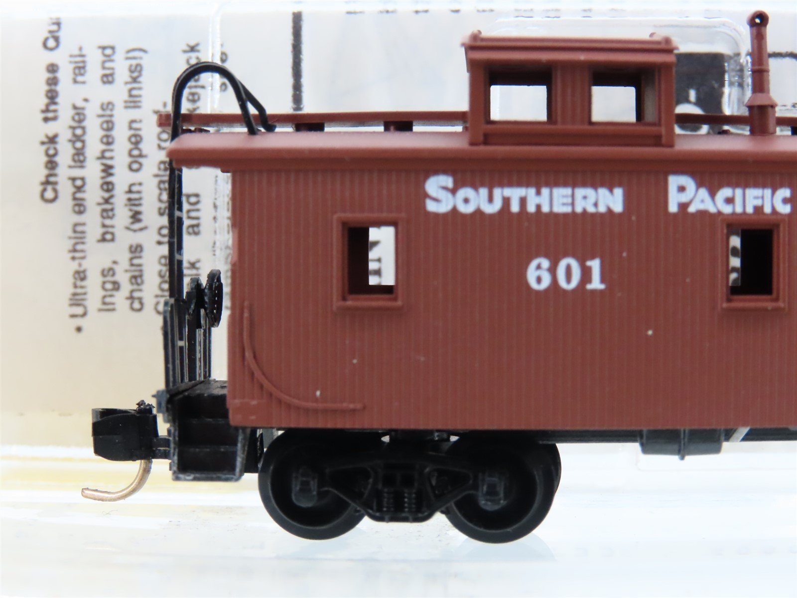 N Micro-Trains MTL 51150 SP Southern Pacific 34' Offset Cupola Wood Caboose #601