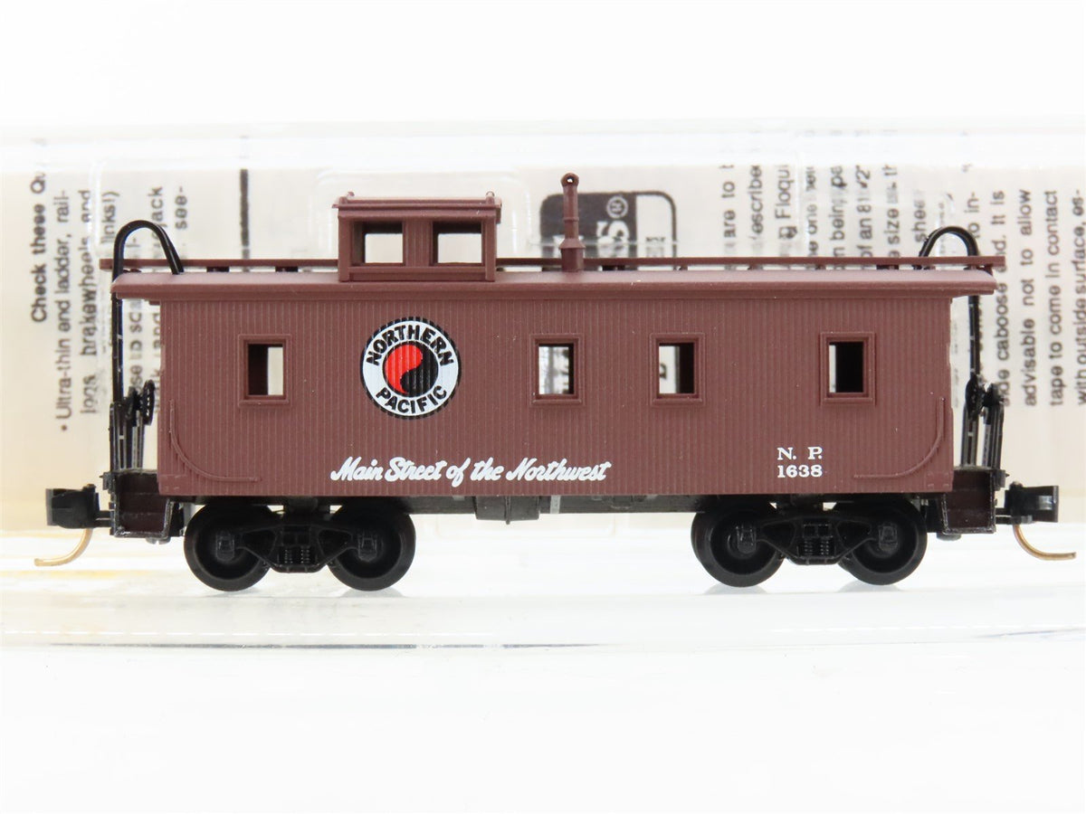 N Micro-Trains MTL 51050 NP Northern Pacific Offset Cupola Wood Caboose #1638