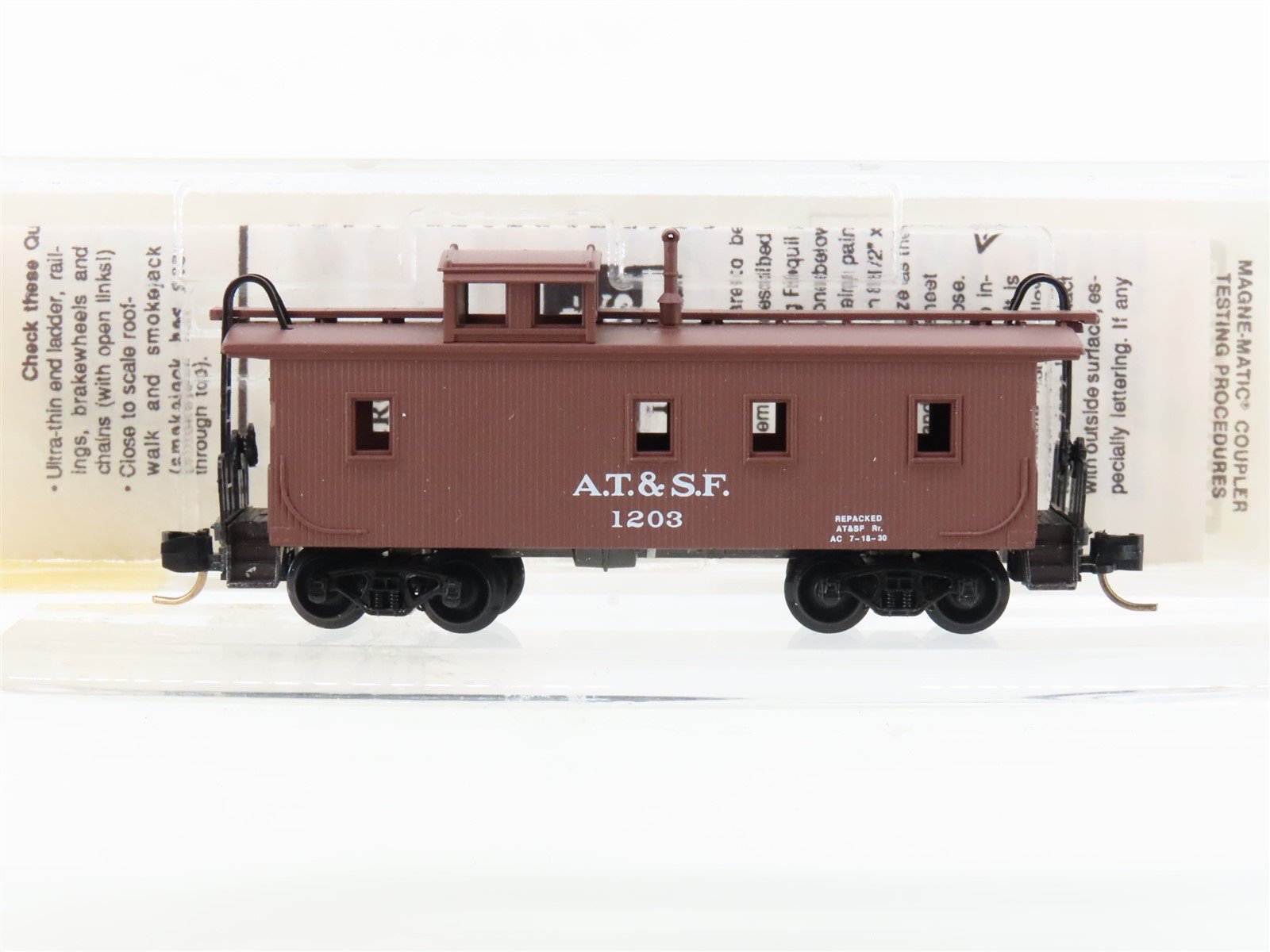 N Micro-Trains MTL 51100 ATSF Santa Fe 34' Offset Cupola Wood Caboose #1203