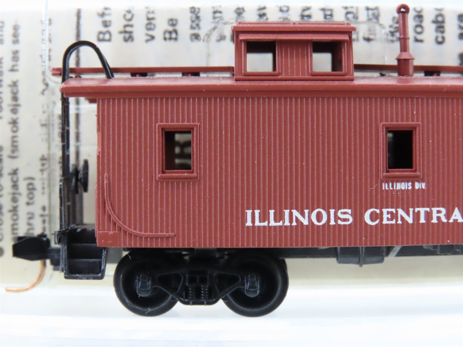 N Kadee Micro-Trains MTL 50030 IC Illinois Central Offset Cupola Caboose #9403