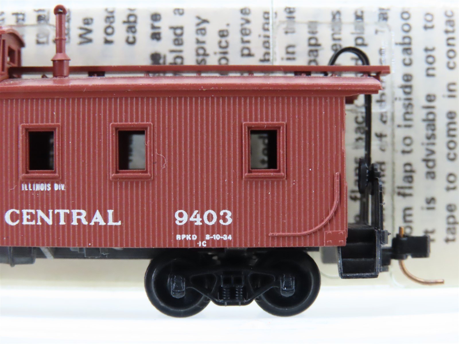 N Kadee Micro-Trains MTL 50030 IC Illinois Central Offset Cupola Caboose #9403