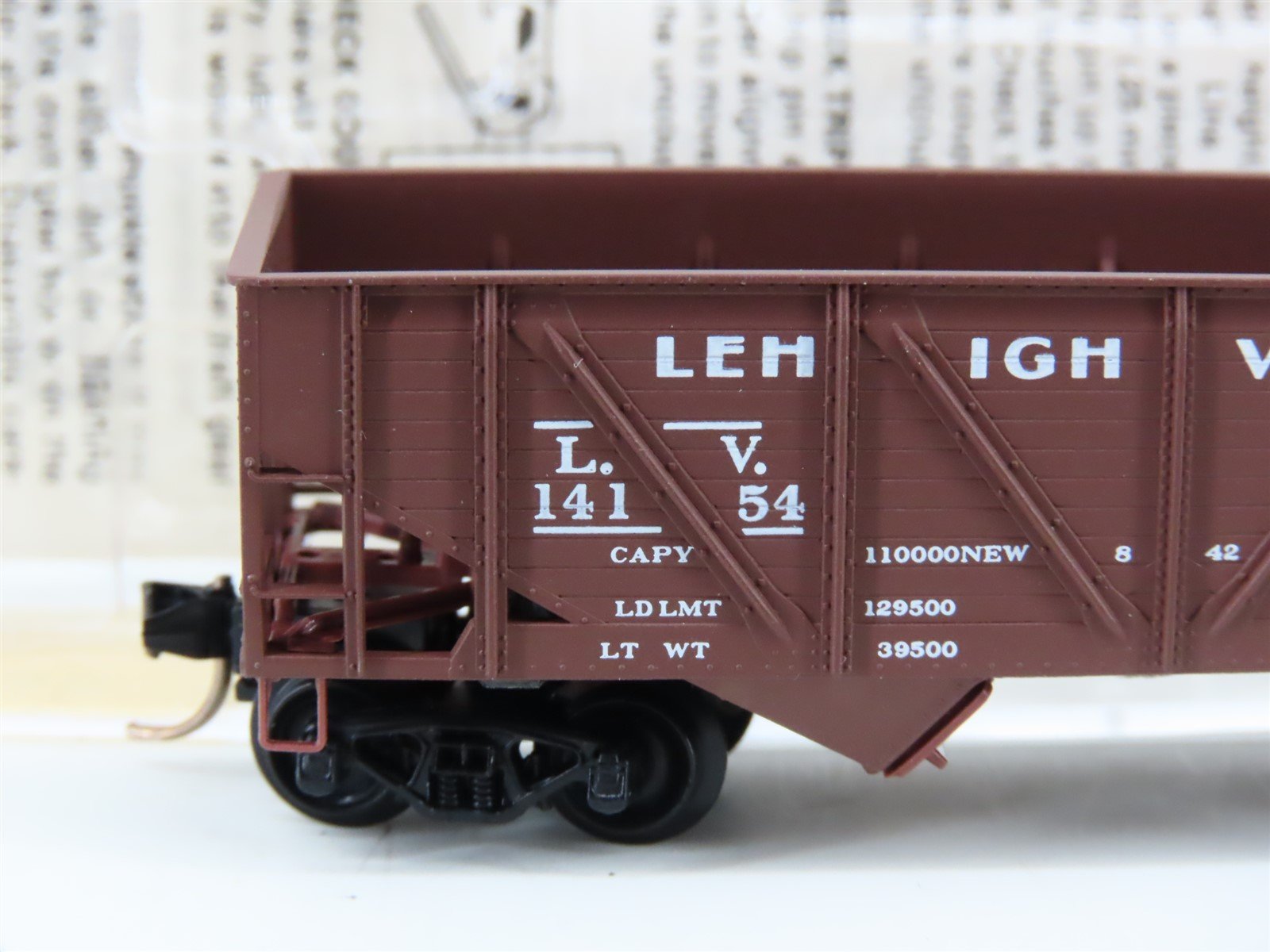 N Micro-Trains MTL 57030 LV Lehigh Valley 33' 2-Bay Composite Side Hopper #14154
