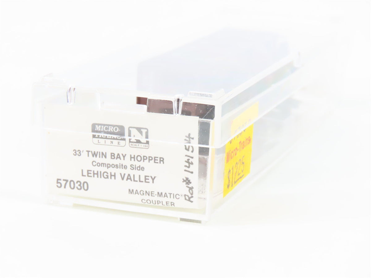 N Micro-Trains MTL 57030 LV Lehigh Valley 33&#39; 2-Bay Composite Side Hopper #14154
