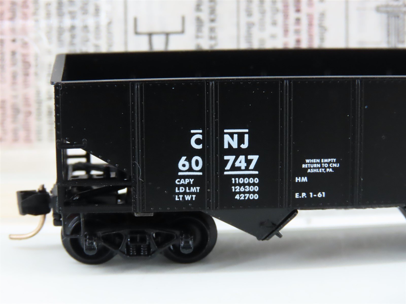 N Micro-Trains MTL 56230 CNJ Jersey Central 33' 2-Bay Rib Side Hopper #60747