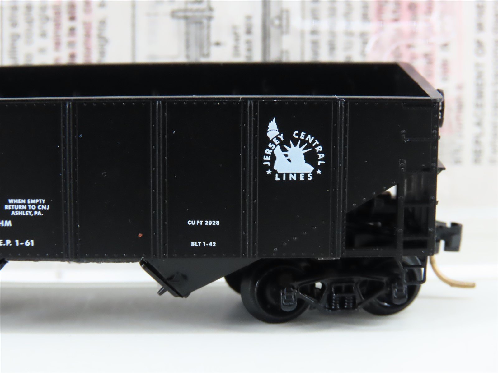 N Micro-Trains MTL 56230 CNJ Jersey Central 33' 2-Bay Rib Side Hopper #60747