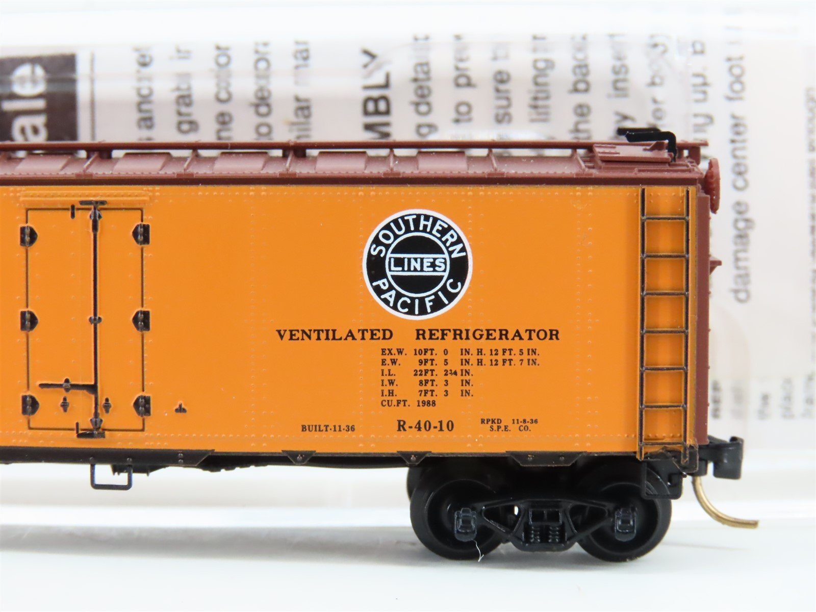 N Micro-Trains MTL 59010 PFE Pacific Fruit Express 40' Steel Ice Reefer #40400