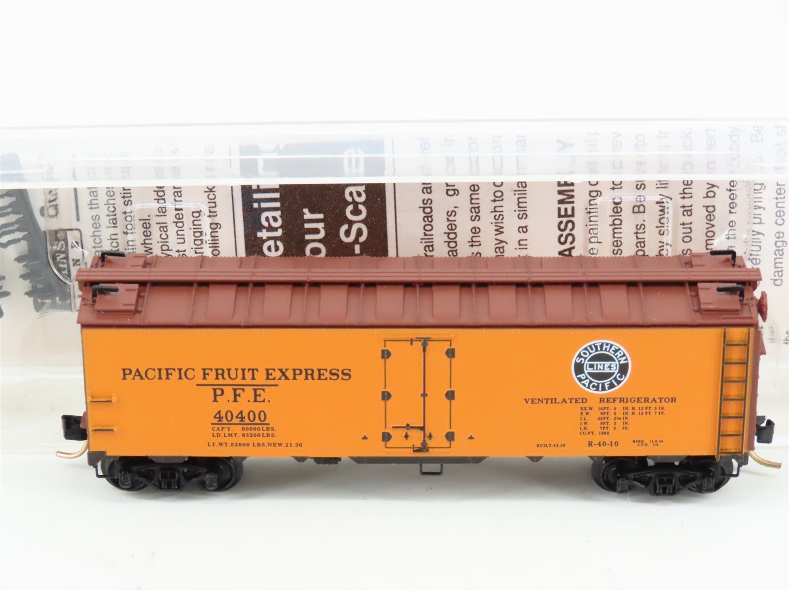 N Micro-Trains MTL 59010 PFE Pacific Fruit Express 40' Steel Ice Reefer #40400