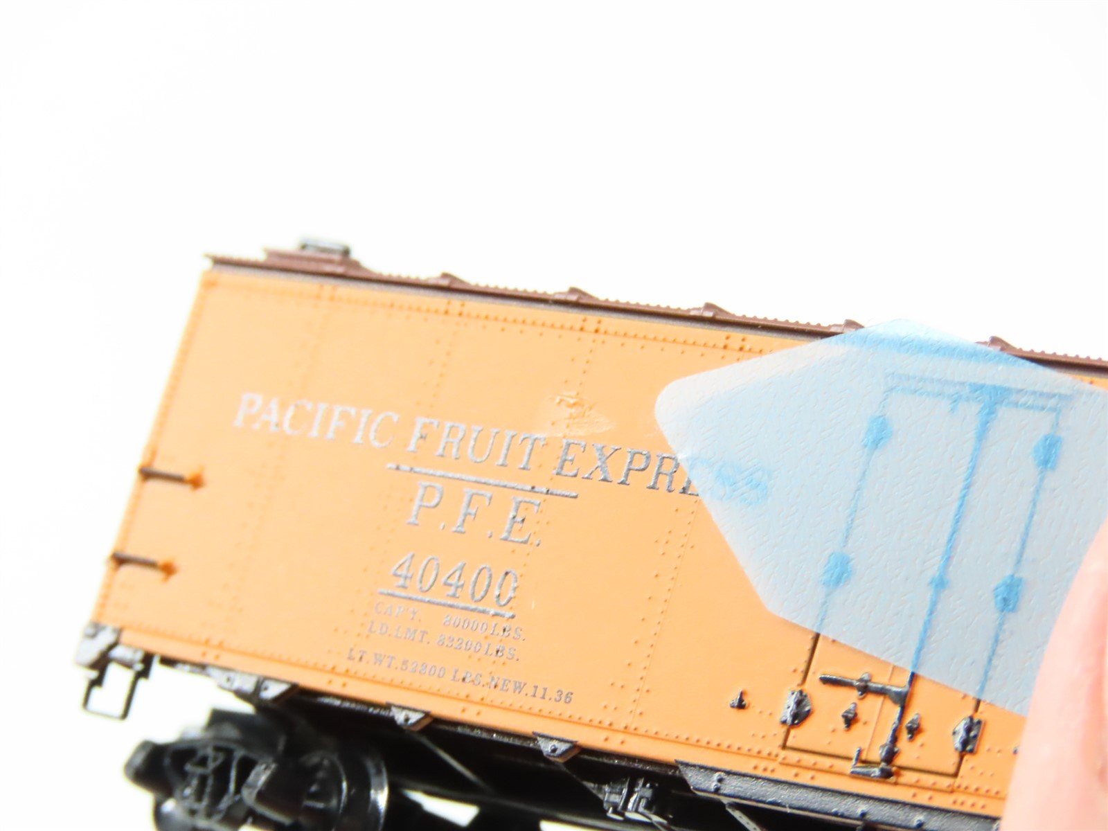 N Micro-Trains MTL 59010 PFE Pacific Fruit Express 40' Steel Ice Reefer #40400