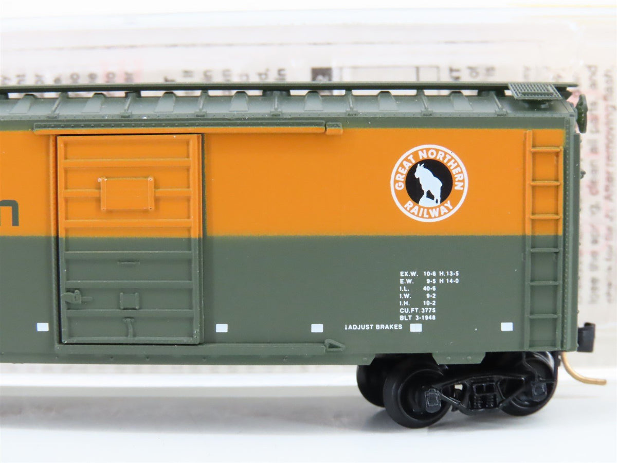 N Scale Micro-Trains MTL 20226 GN Great Northern 40&#39; Single Door Box Car #2530