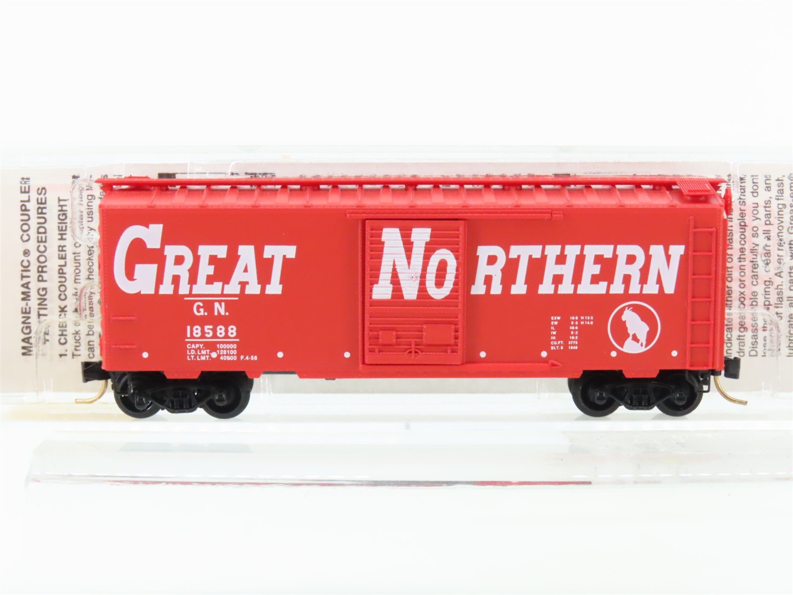 N Scale Micro-Trains MTL 20176 GN Great Northern "Circus" 40' Box Car #18588