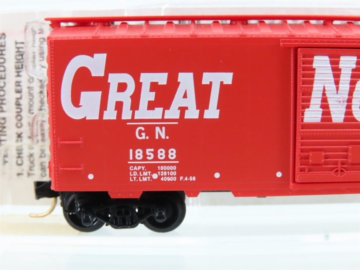 N Scale Micro-Trains MTL 20176 GN Great Northern &quot;Circus&quot; 40&#39; Box Car #18588
