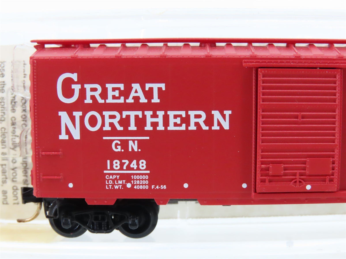 N Scale Micro-Trains MTL 20156 GN Great Northern &quot;Circus&quot; 40&#39; Box Car #18748