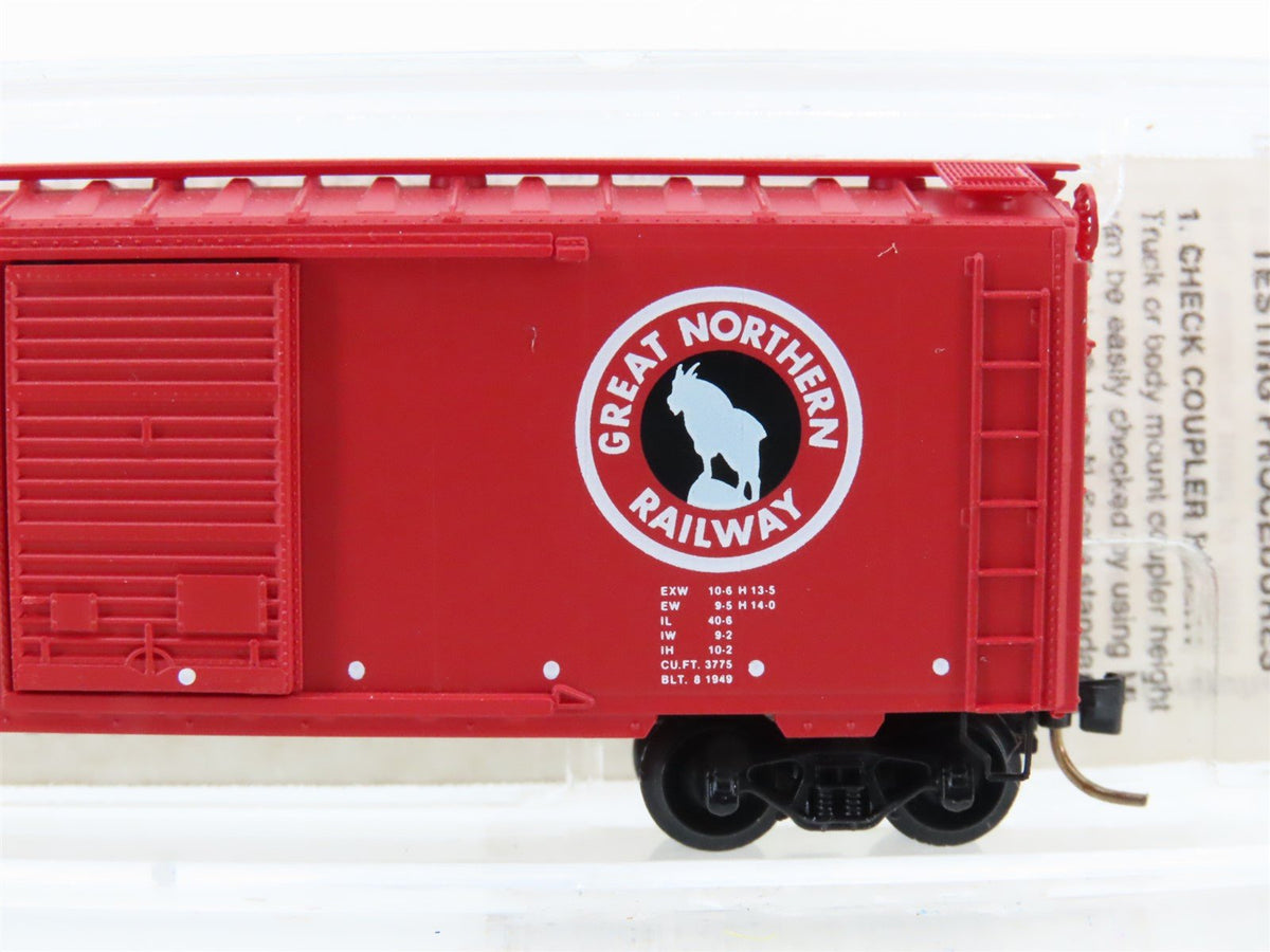 N Scale Micro-Trains MTL 20156 GN Great Northern &quot;Circus&quot; 40&#39; Box Car #18748