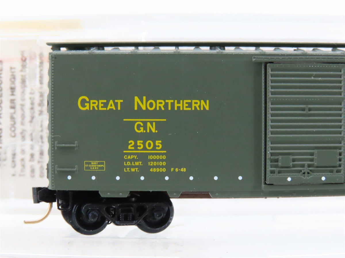 N Scale Micro-Trains MTL 20416 GN Great Northern 40&#39; Single Door Box Car #2505