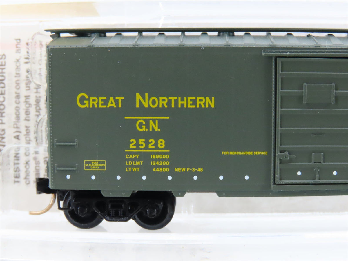 N Scale Micro-Trains MTL 20406 GN Great Northern 40&#39; Single Door Box Car #2528