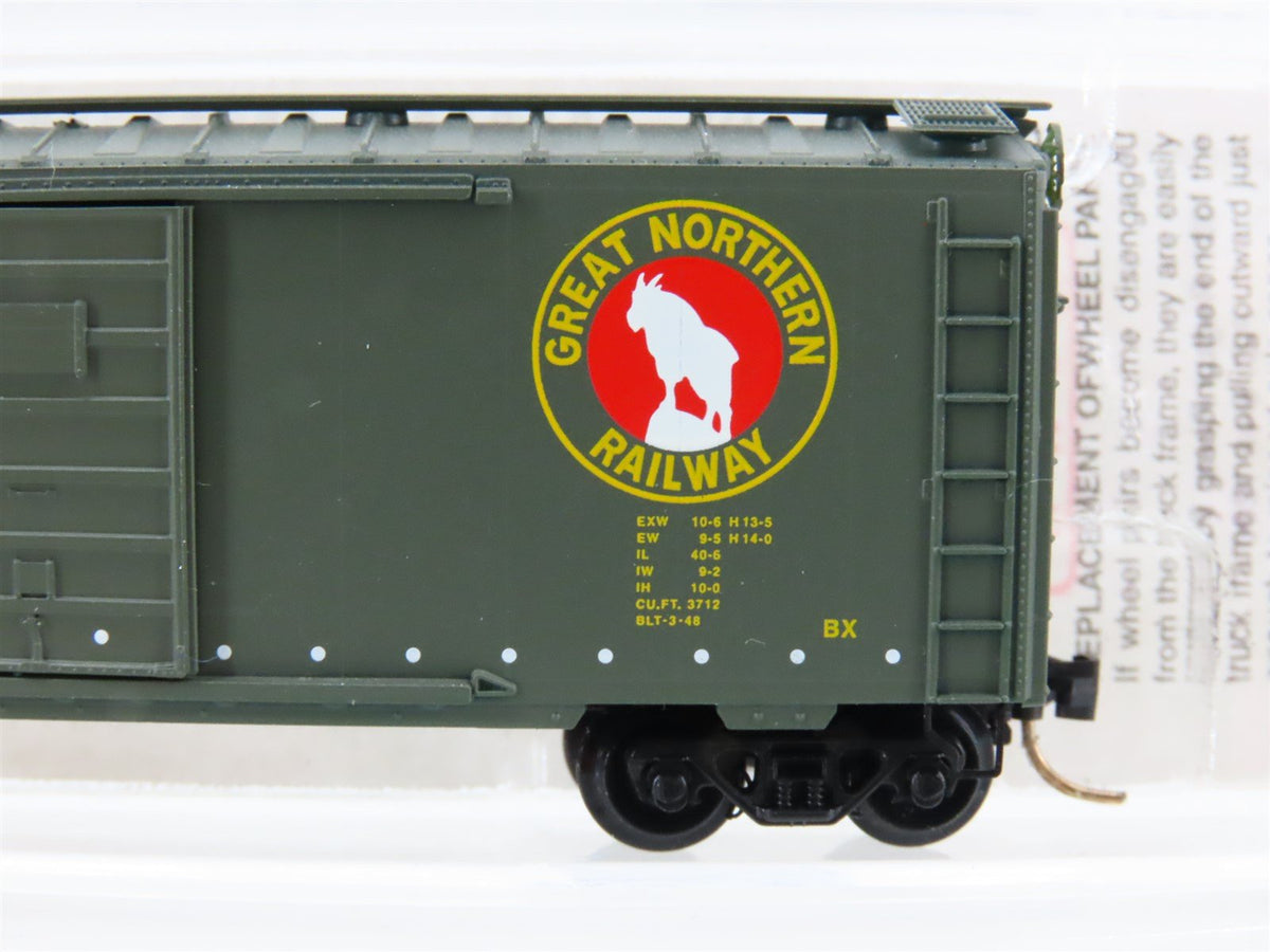 N Scale Micro-Trains MTL 20406 GN Great Northern 40&#39; Single Door Box Car #2528
