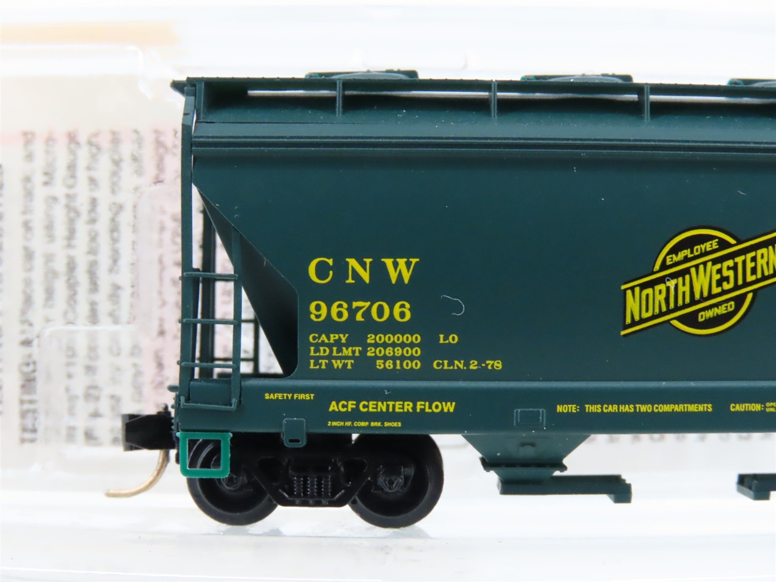 N Micro-Trains MTL 92100 CNW Chicago & North Western 2-Bay Covered Hopper #96706