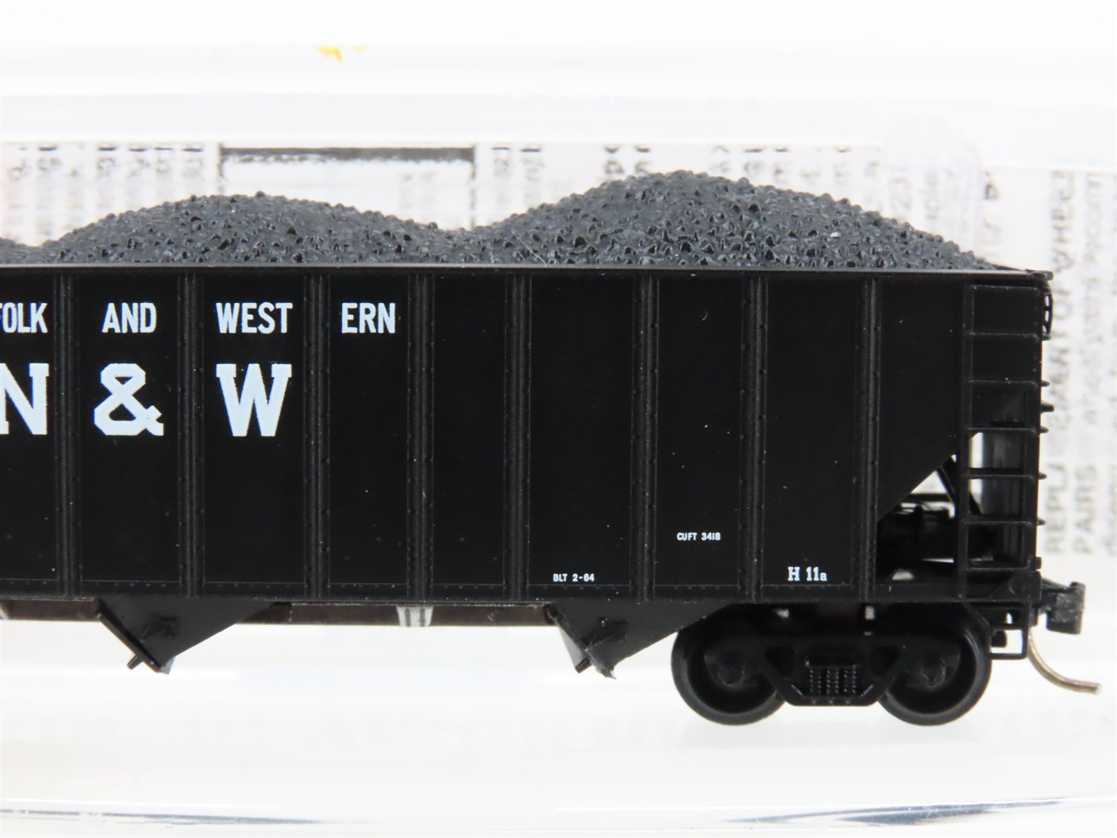 N Micro-Trains MTL 108010 N&W Norfolk & Western 3-Bay Hopper #92748 w/ Load