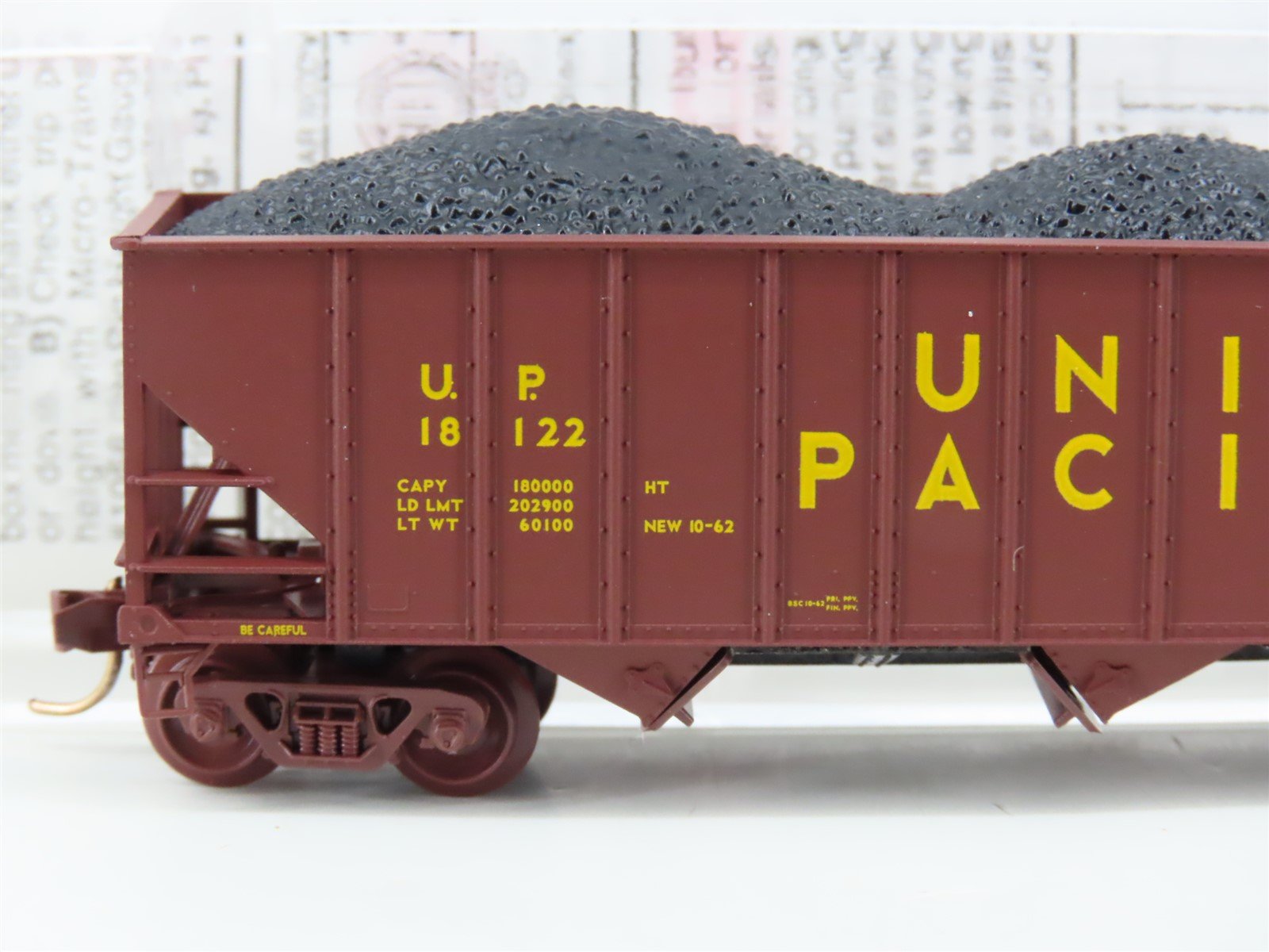 N Scale Micro-Trains MTL 108100 UP Union Pacific 3-Bay Hopper #18122 w/ Load