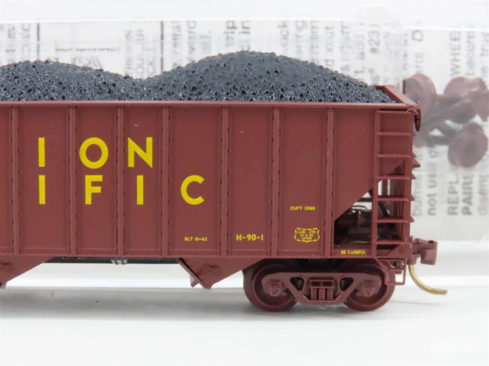 N Scale Micro-Trains MTL 108100 UP Union Pacific 3-Bay Hopper #18122 w/ Load